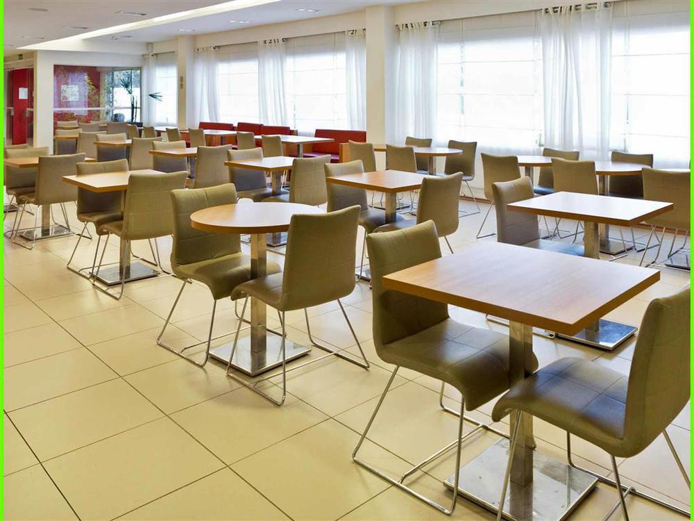 Готель Ibis Петроліна Ресторан фото